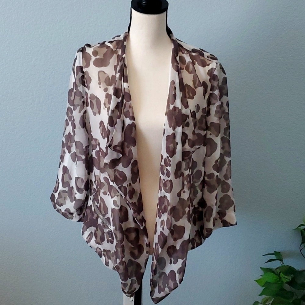 CHICO'S draped open front cardigan jacket in leopard print size 2  taupe & gray